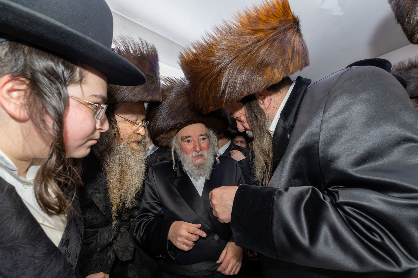 הכנסת ס"ת ושבע ברכות בחצה"ק זוועהיל