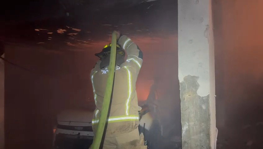 לוחמי האש בזירת נפילה במרכז