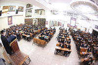 האדמו"ר מזוטשקא בשיחה לבחורי תולדות אהרן