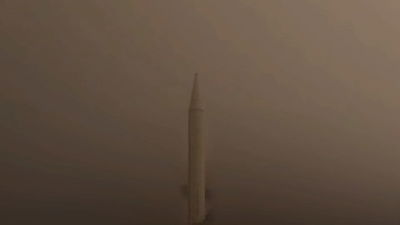 צפו: משמרות המהפכה חשפו תיעוד חדש משיגור טילים מתפצלים לעבר ישראל