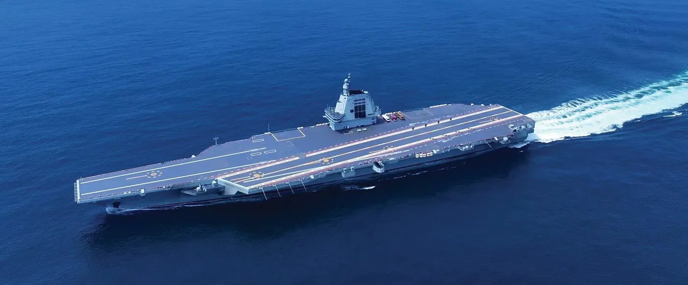 נושאת המטוסים החדשה והחזקה ביותר של סין, פוג'יאן, נחשבת לאוניית המלחמה הגדולה בעולם שאינה מונעת על ידי גרעין.