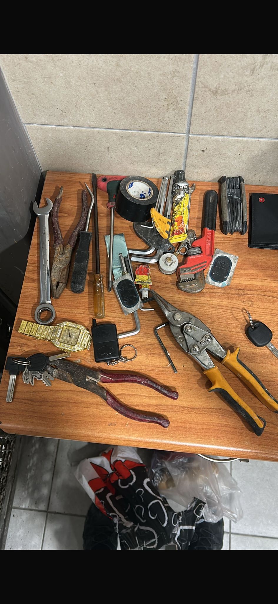 החשוד וכלי הפריצה