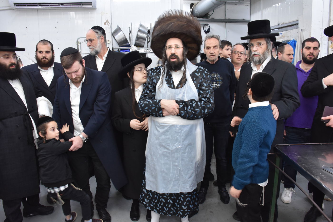 האדמו"ר ממעזבוז באפיית מצות