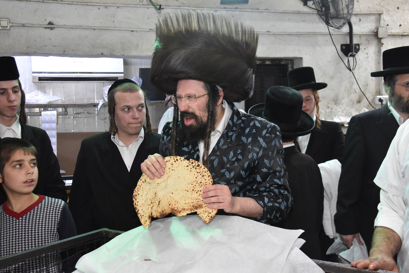 האדמו"ר ממעזבוז באפיית מצות