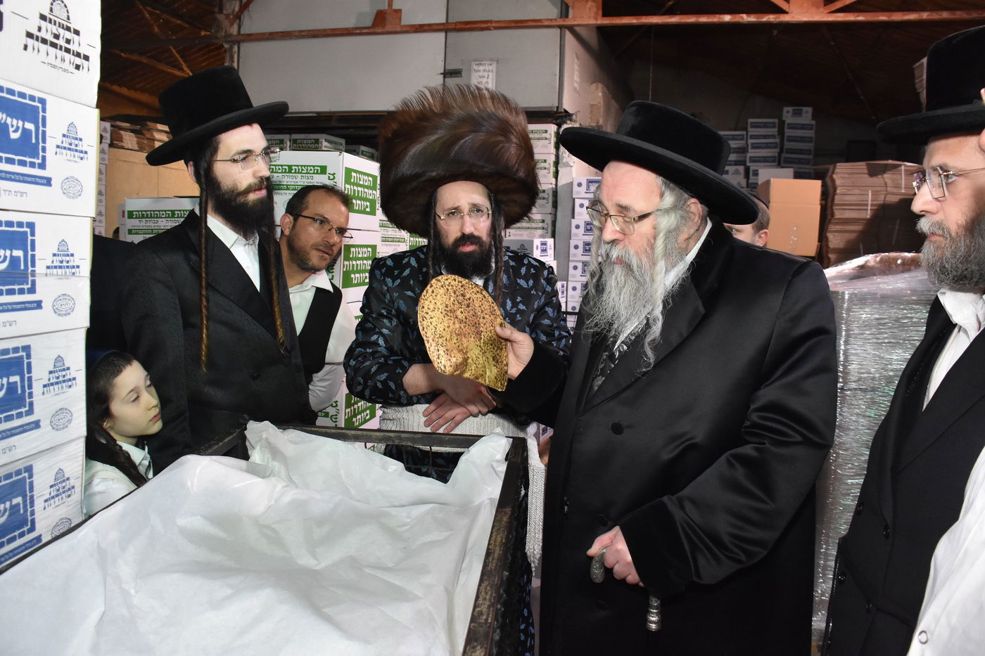 האדמו"רים מראחוב ומעזבוז באפיית מצות