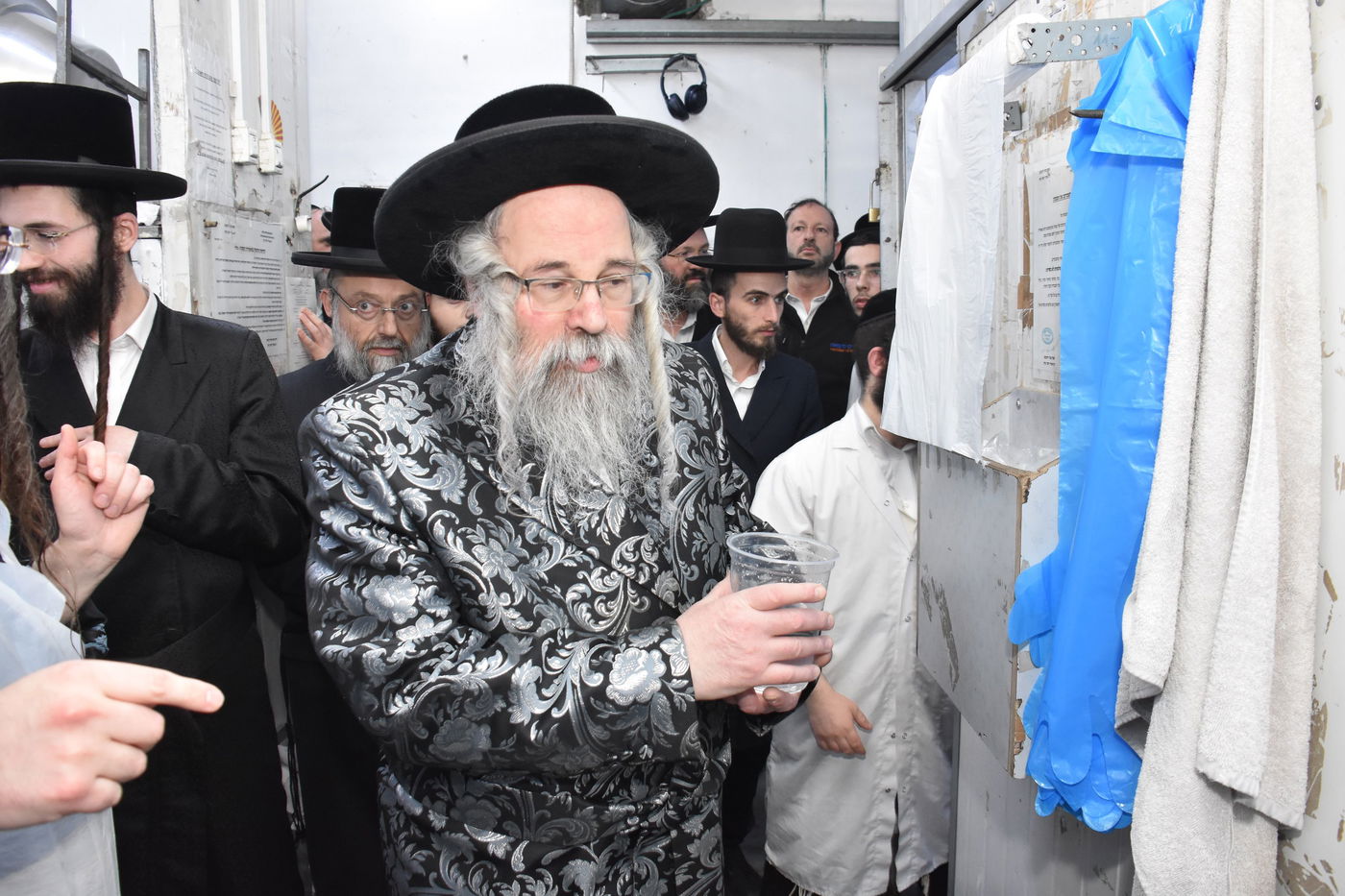 האדמו"ר מראחוב באפיית מצות