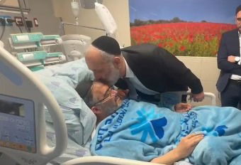 שבוע אחרי שנדקר ונפצע אנושות: יו"ר המועצה ב"מזמור לתודה" | צפו