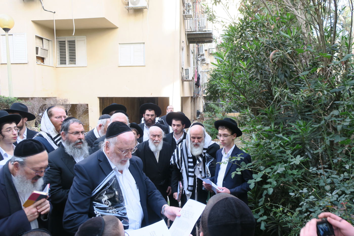 הגר"י זילברשטיין בברכת האילנות