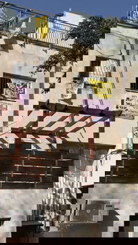 השלטים שנתלו