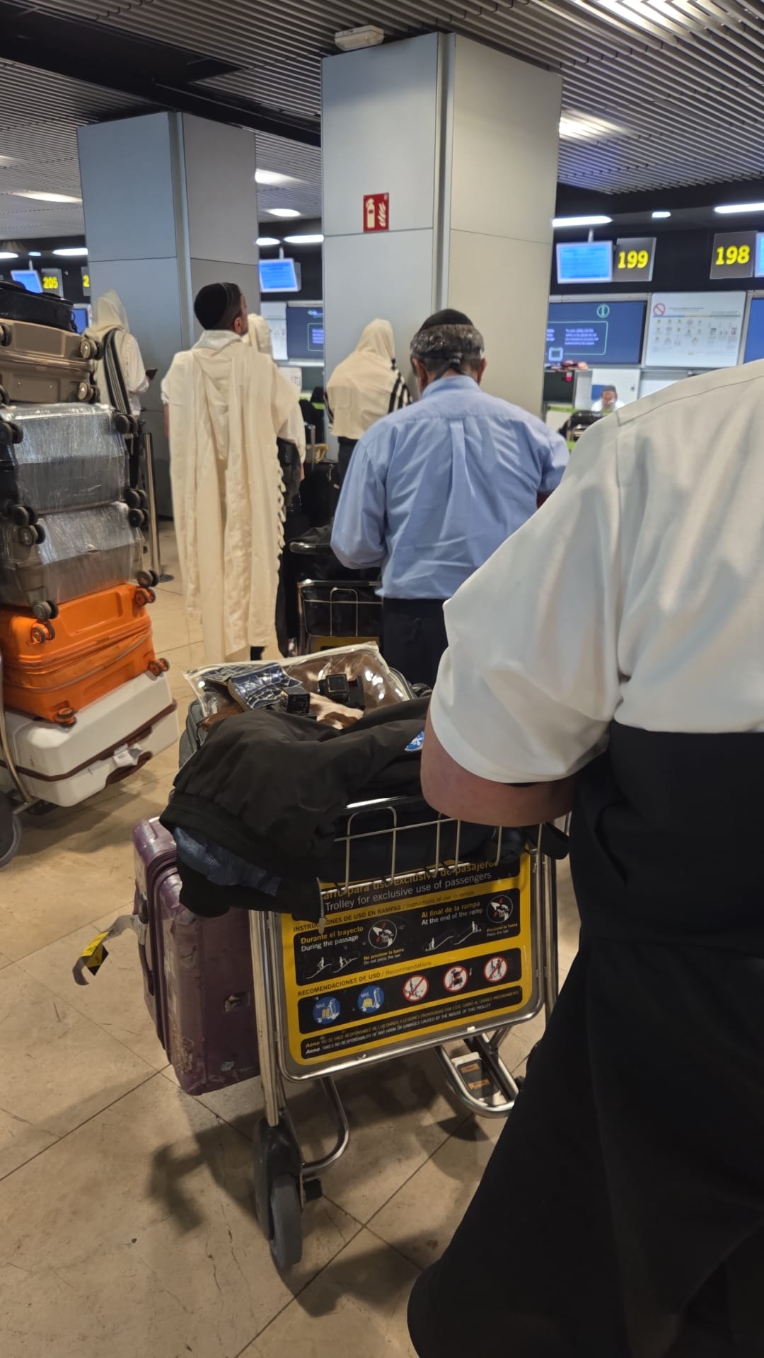 משגיחי הכשרות בדרך לישראל