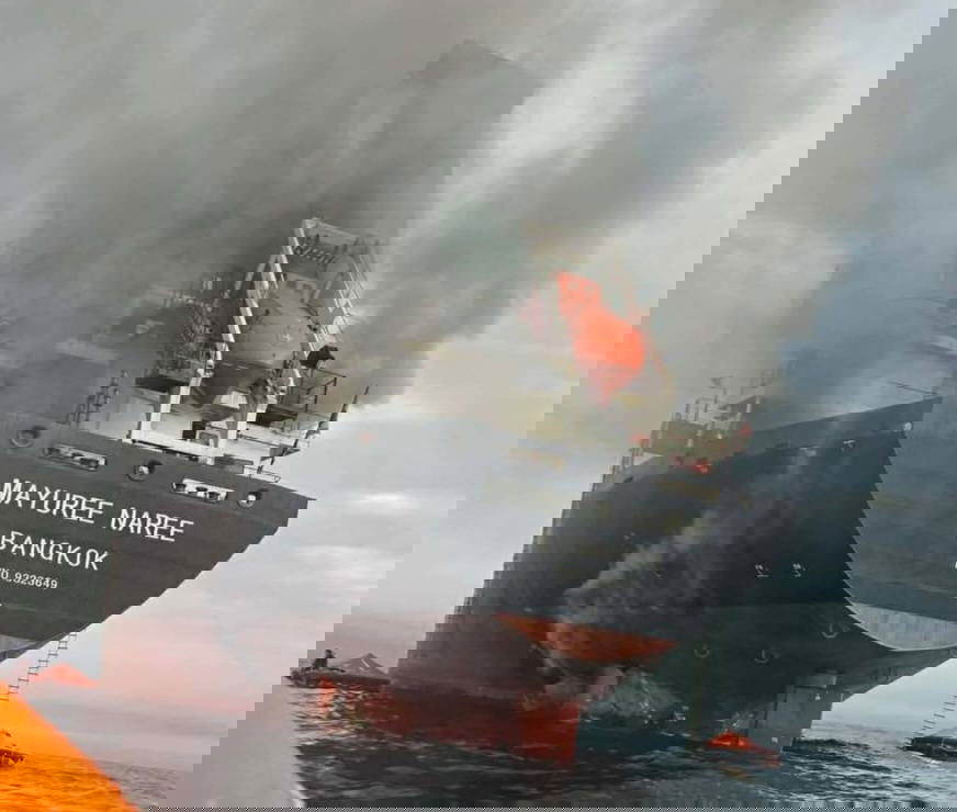 ספינת ה"מאורי נארי", הנושאת דגל תאילנד נפגעה במצר הורמוז