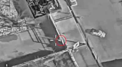 השומר ביחידת הבסיג' באיראן עומד על משמרתו ולפתע מחוסל מהאוויר | צפו