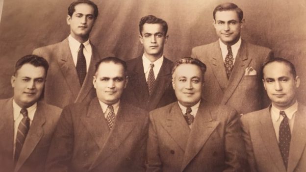 משפחת אלג'ניאן - משמאל לימין: נג'אטאללה, עטאללה, סיון, חביב, דאוד, ג'אן ונסראללה - 1951