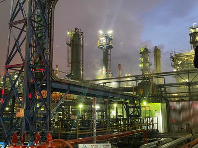 בתי הזיקוק בחיפה נפגעו משברי יירוט | נמשכים המטחים לצפון