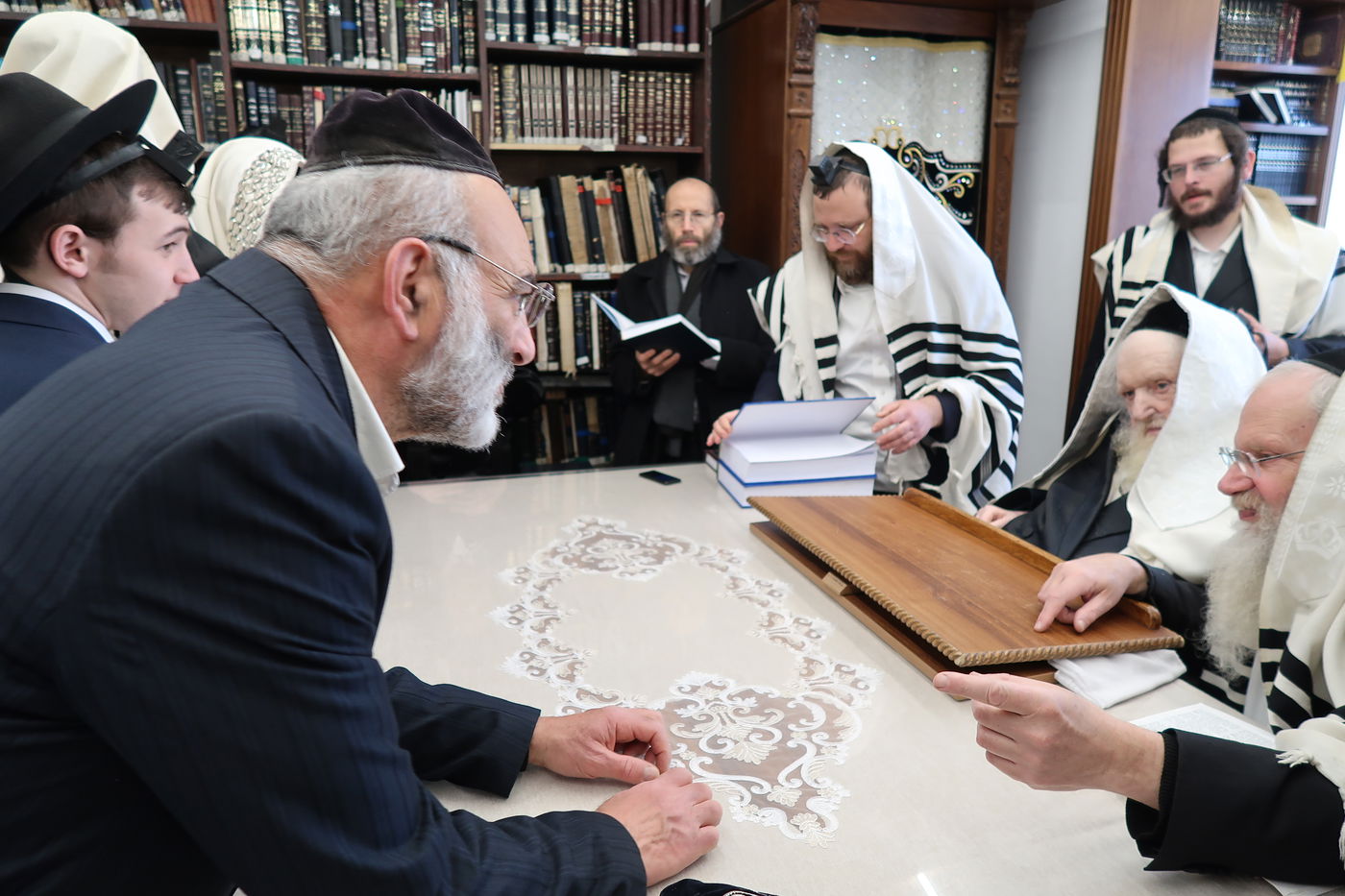 קבלת קהל אצל הגר"מ שטרנבוך