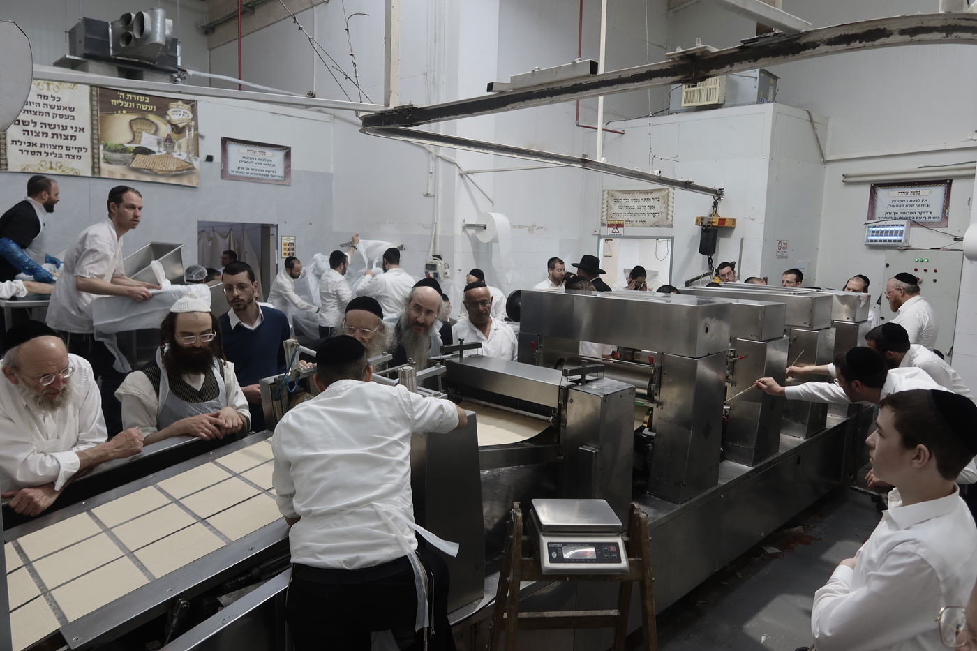 הגאון רבי אליעזר דינר באפיית מצות