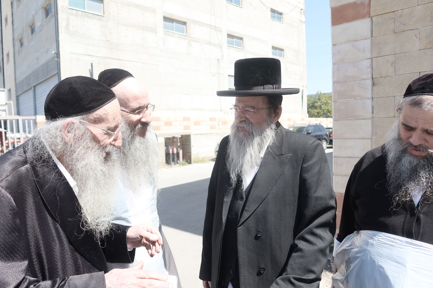 הגאון רבי אליעזר דינר באפיית מצות