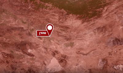 בזמן שחיילים של המשטר פעלו בפנים; חיל האוויר תקף אתרי ייצור טילים