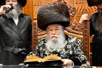 יצירת המופת בטאון 'ממלכת התורה מישקולץ' היוצא לאור מידי חג ומועד ע"י מרכז חסידות מישקולץ 