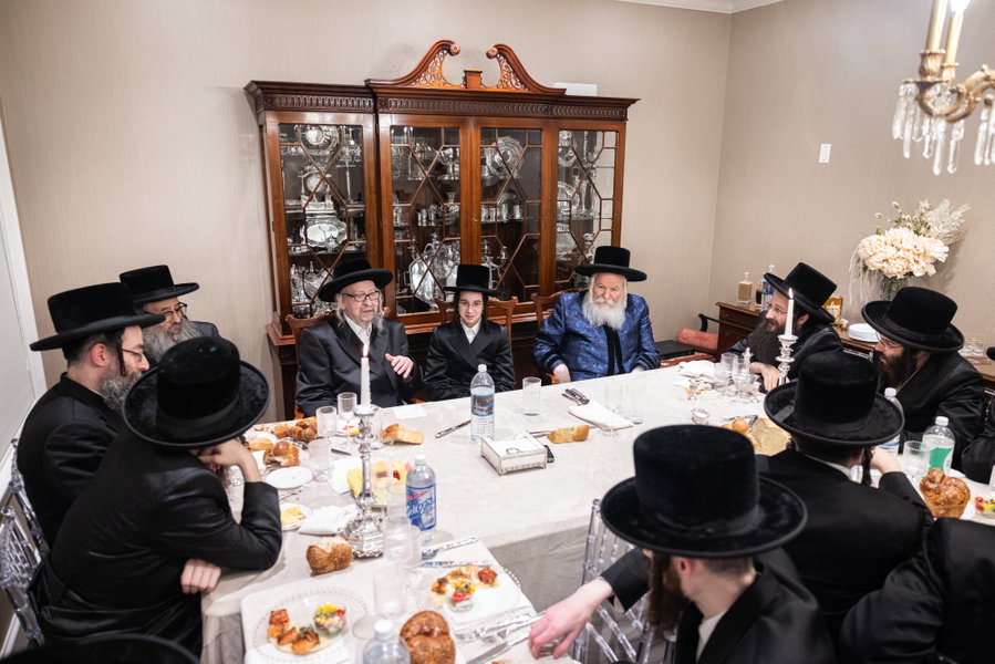 בר מצווה לנכד האדמו"ר מבאבוב