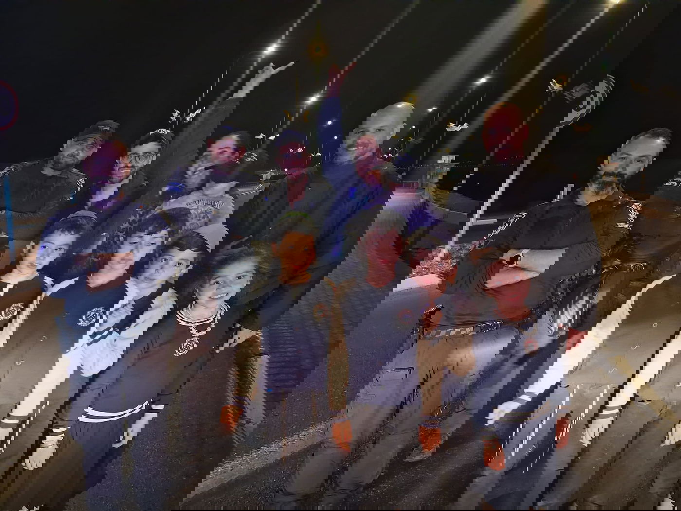 הילד והשוטרים שליוו אותו