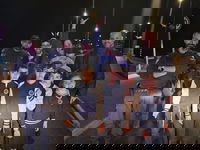 הילד והשוטרים שליוו אותו