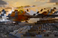 מטוס F-35 על סיפון נושאת מטוסים. החשש: עשרות מטוסים מדגם זה יימסרו ללא מערכת המכ"ם המבצעית