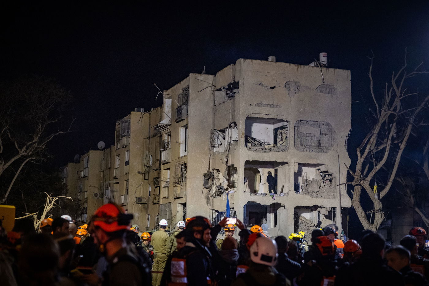 זירת הפגיעה בעיר ערד, ביום ובלילה