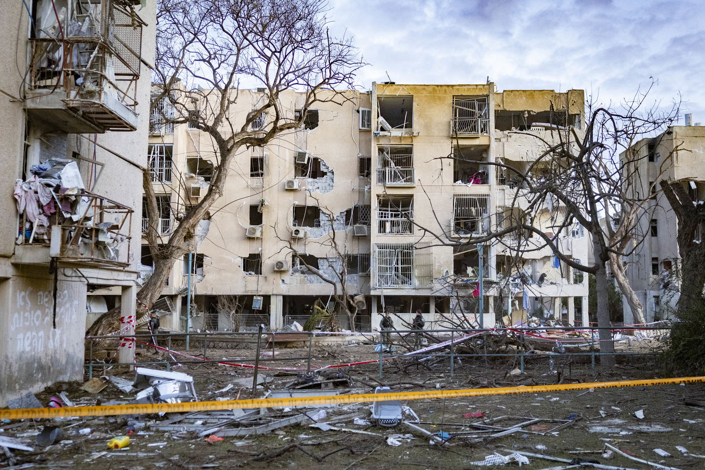 זירת הפגיעה בעיר ערד, ביום ובלילה
