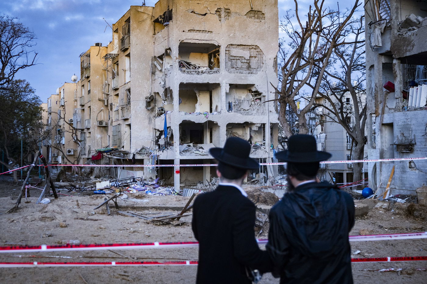 זירת הפגיעה בעיר ערד, ביום ובלילה