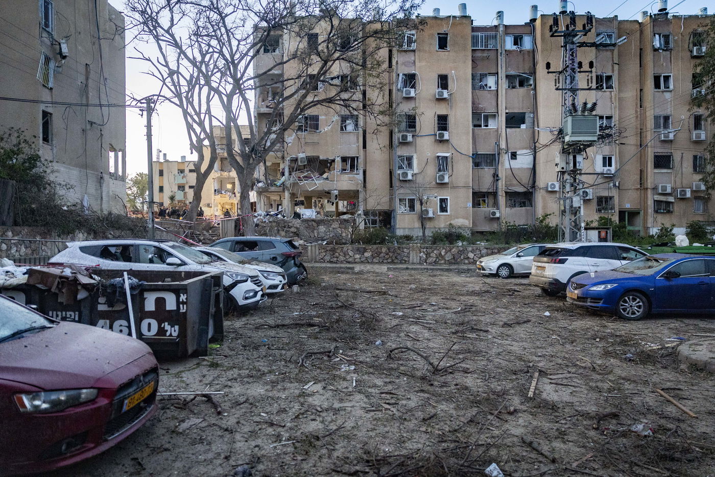 זירת הפגיעה בעיר ערד, ביום ובלילה