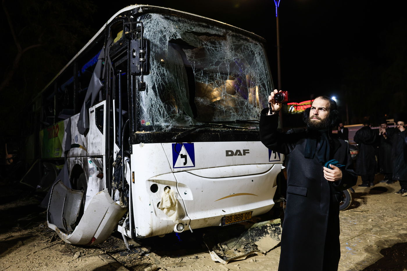 זירת הפגיעה בעיר ערד, ביום ובלילה