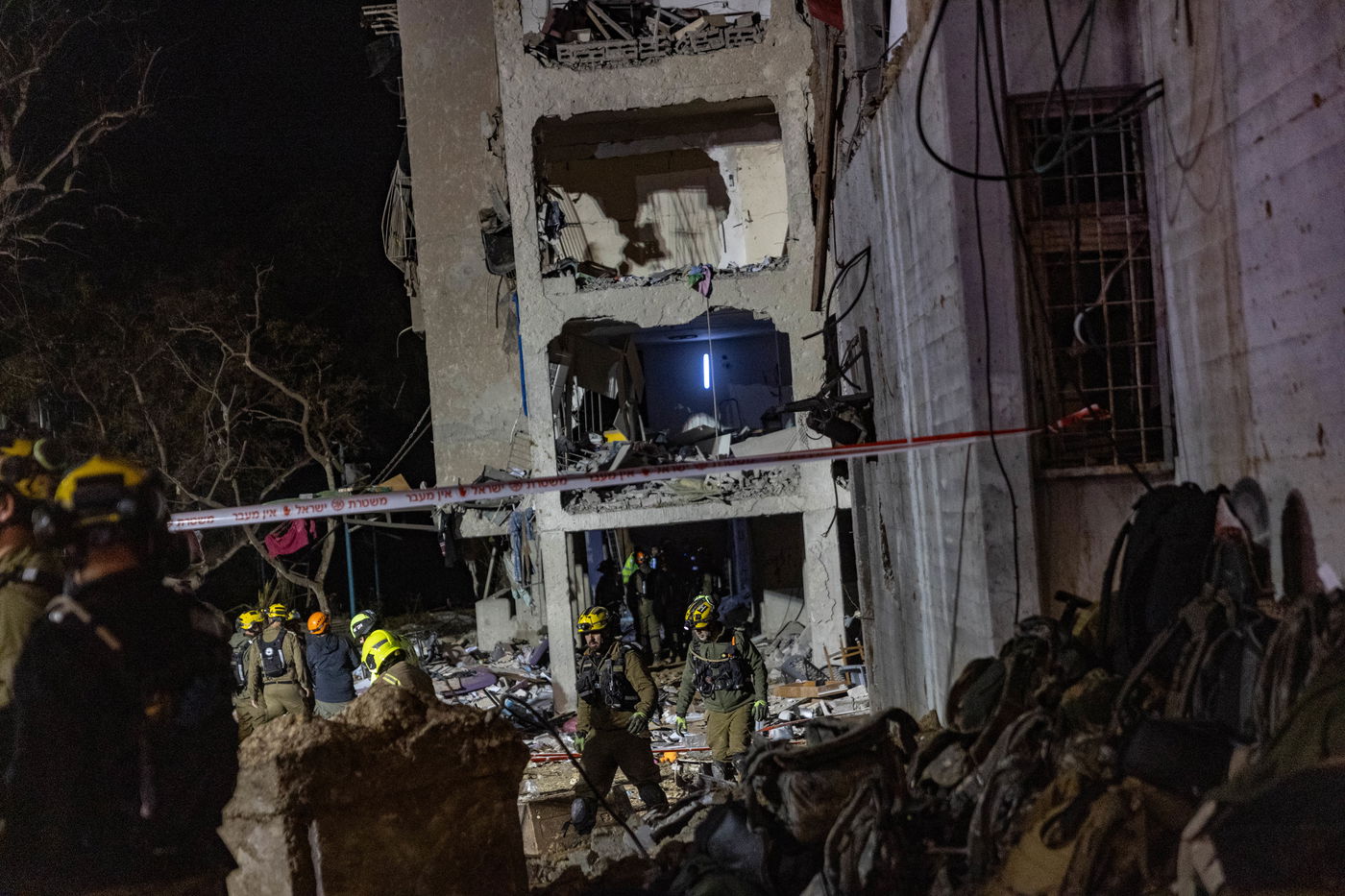 זירת הפגיעה בעיר ערד, ביום ובלילה