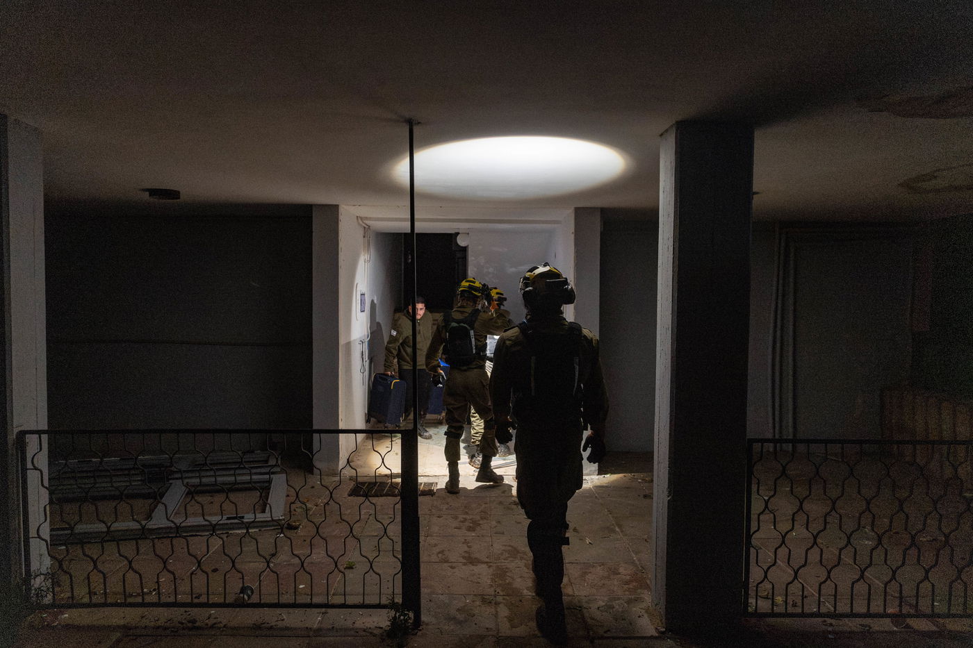 זירת הפגיעה בעיר ערד, ביום ובלילה