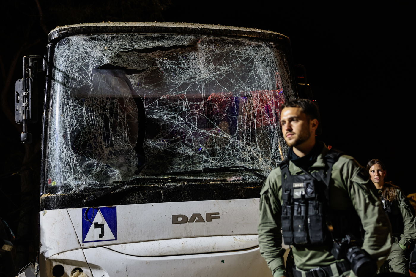 זירת הפגיעה בעיר ערד, ביום ובלילה