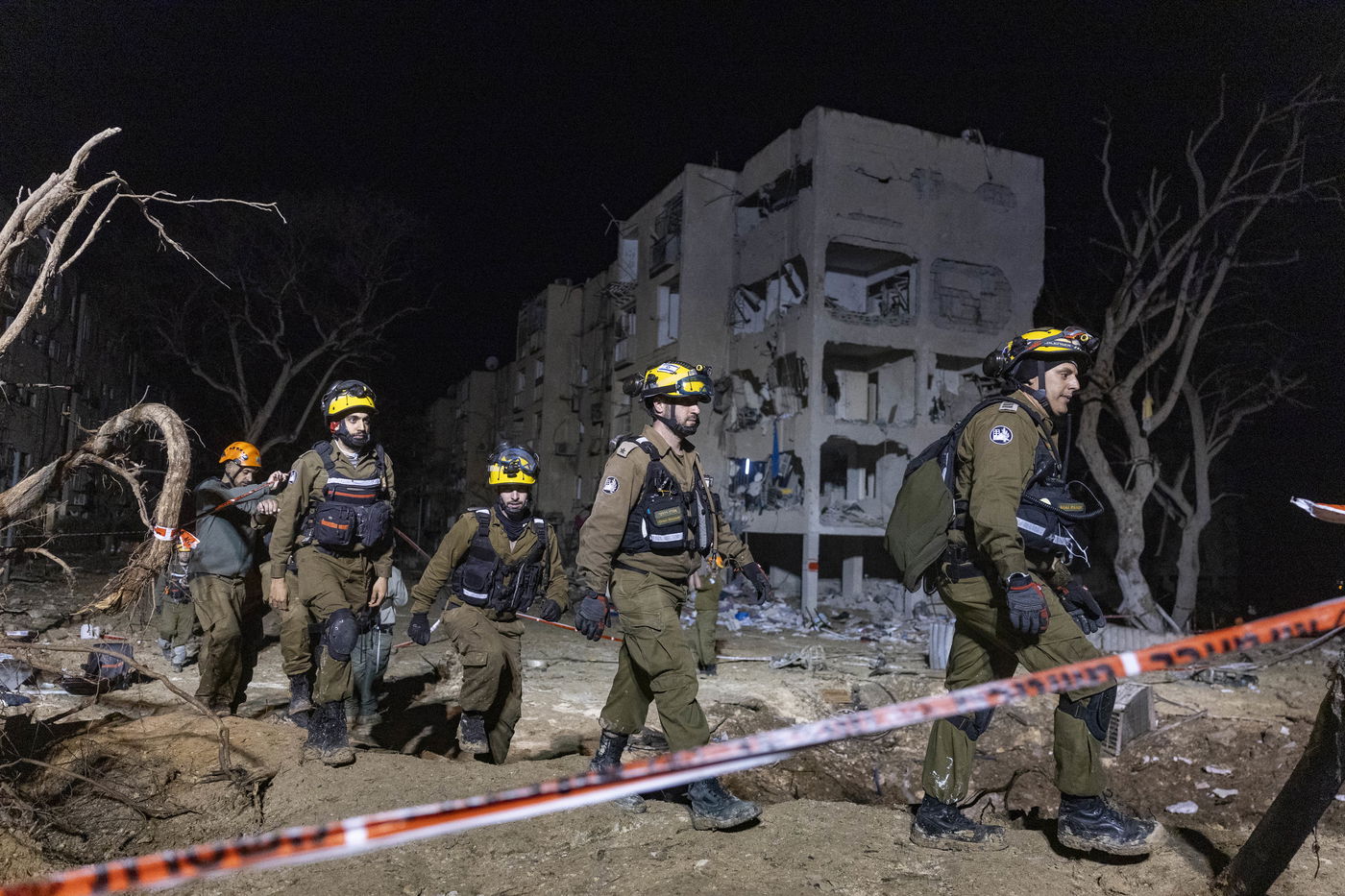 זירת הפגיעה בעיר ערד, ביום ובלילה