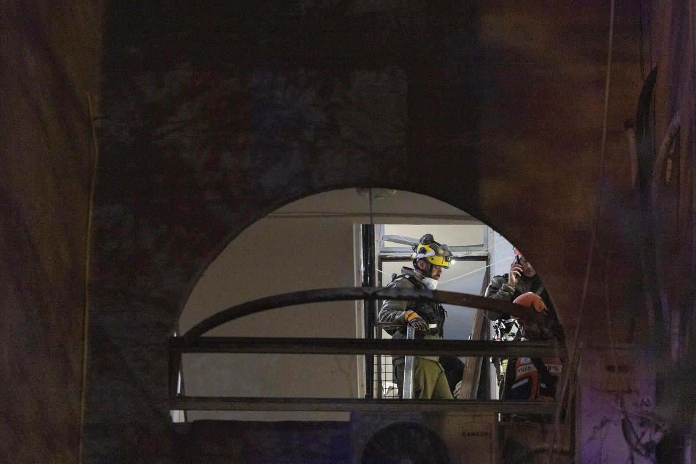 זירת הפגיעה בעיר ערד, ביום ובלילה