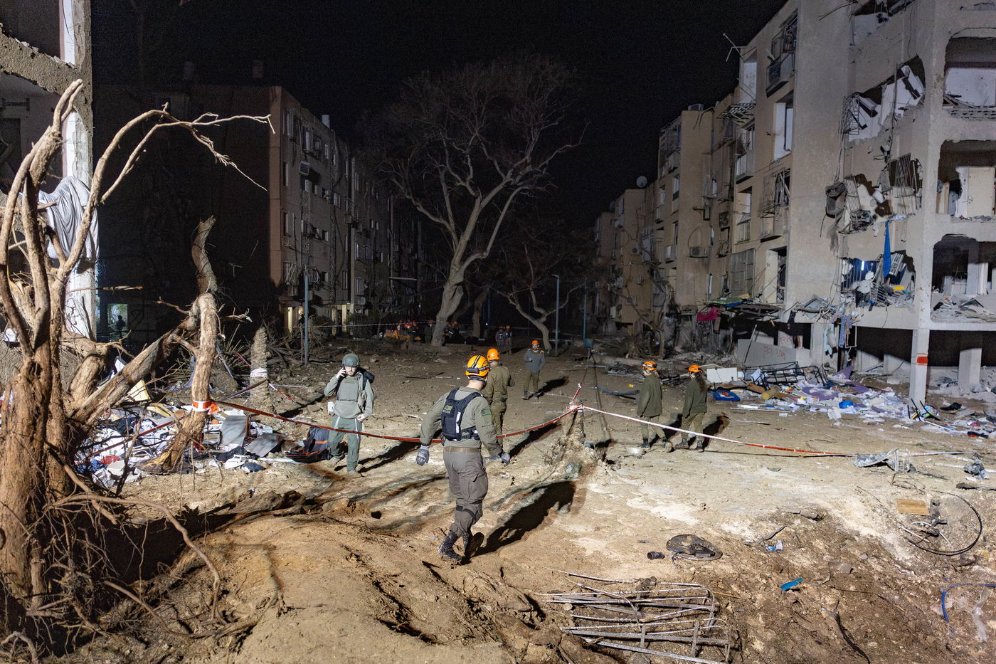 זירת הפגיעה בעיר ערד, ביום ובלילה