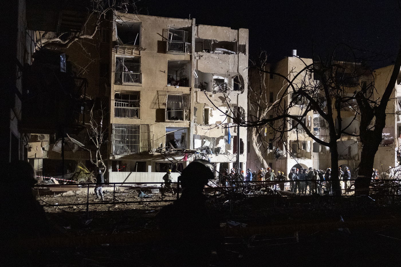 זירת הפגיעה בעיר ערד, ביום ובלילה