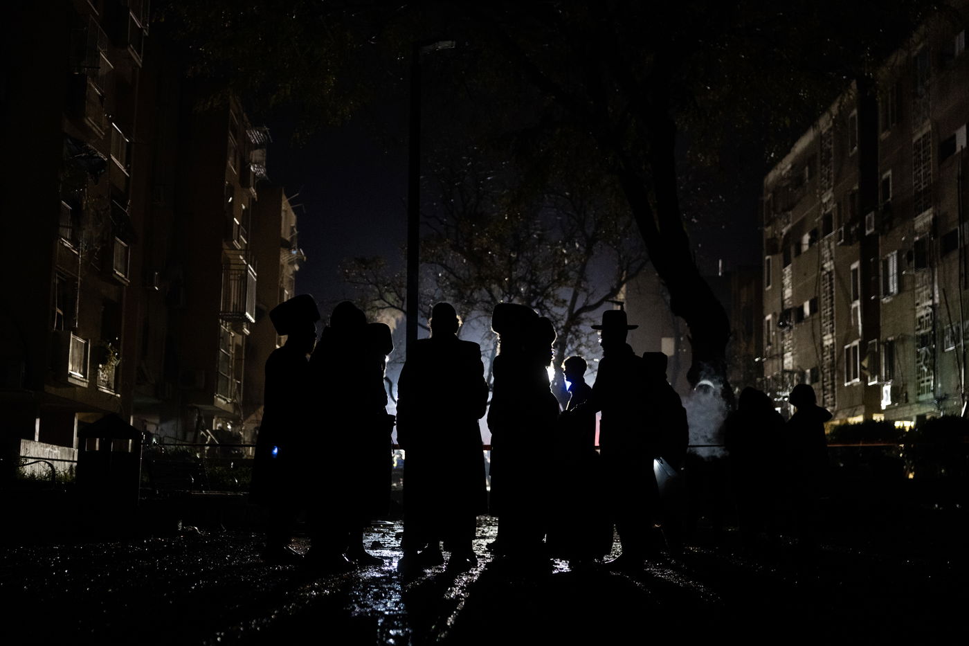 זירת הפגיעה בעיר ערד, ביום ובלילה