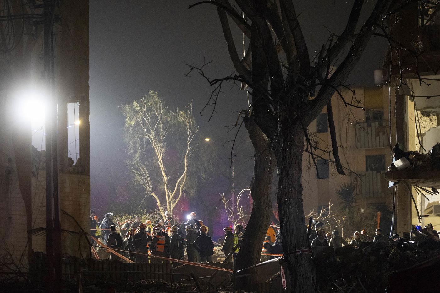 זירת הפגיעה בעיר ערד, ביום ובלילה