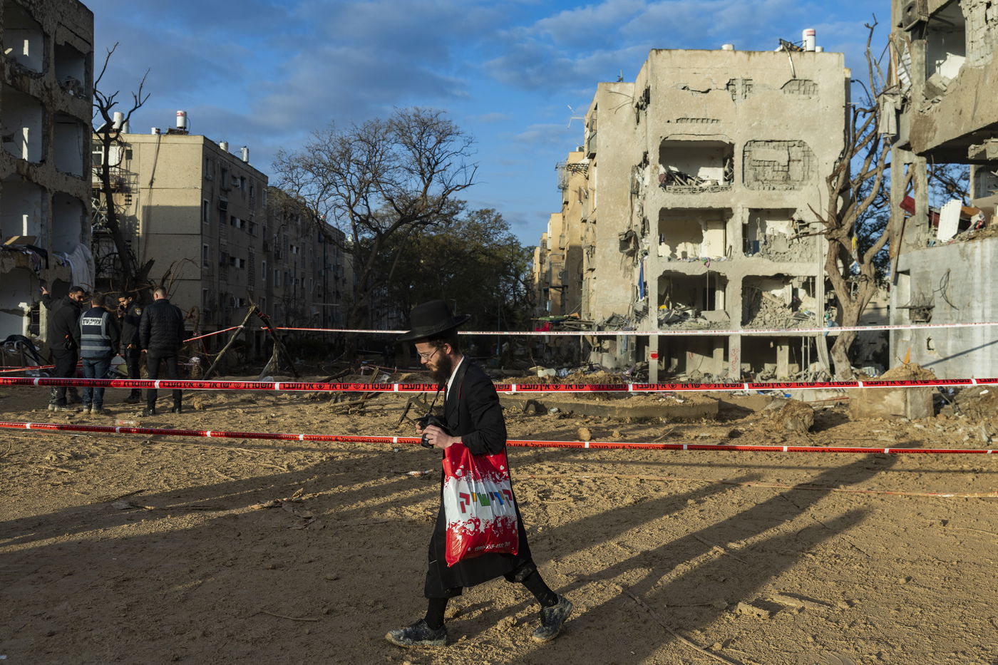 זירת הפגיעה בעיר ערד, ביום ובלילה