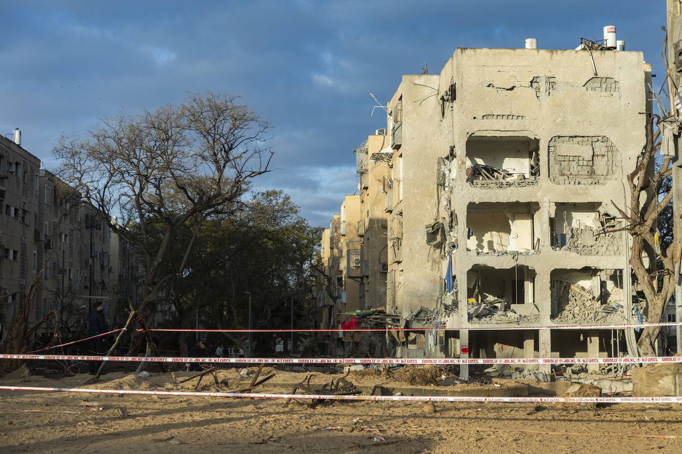 זירת הפגיעה בעיר ערד, ביום ובלילה