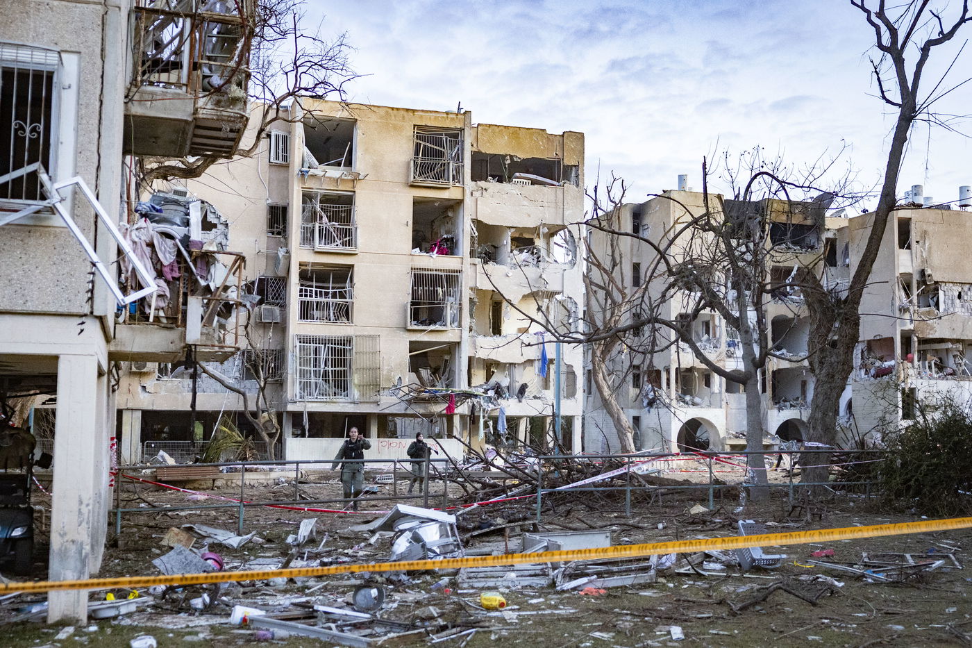 זירת הפגיעה בעיר ערד, ביום ובלילה