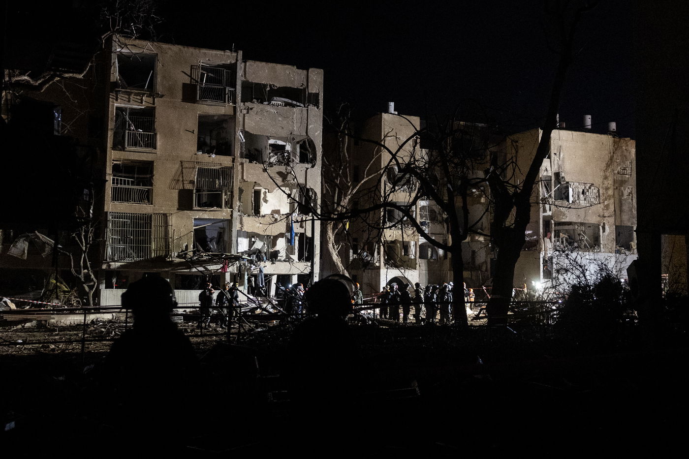 זירת הפגיעה בעיר ערד, ביום ובלילה