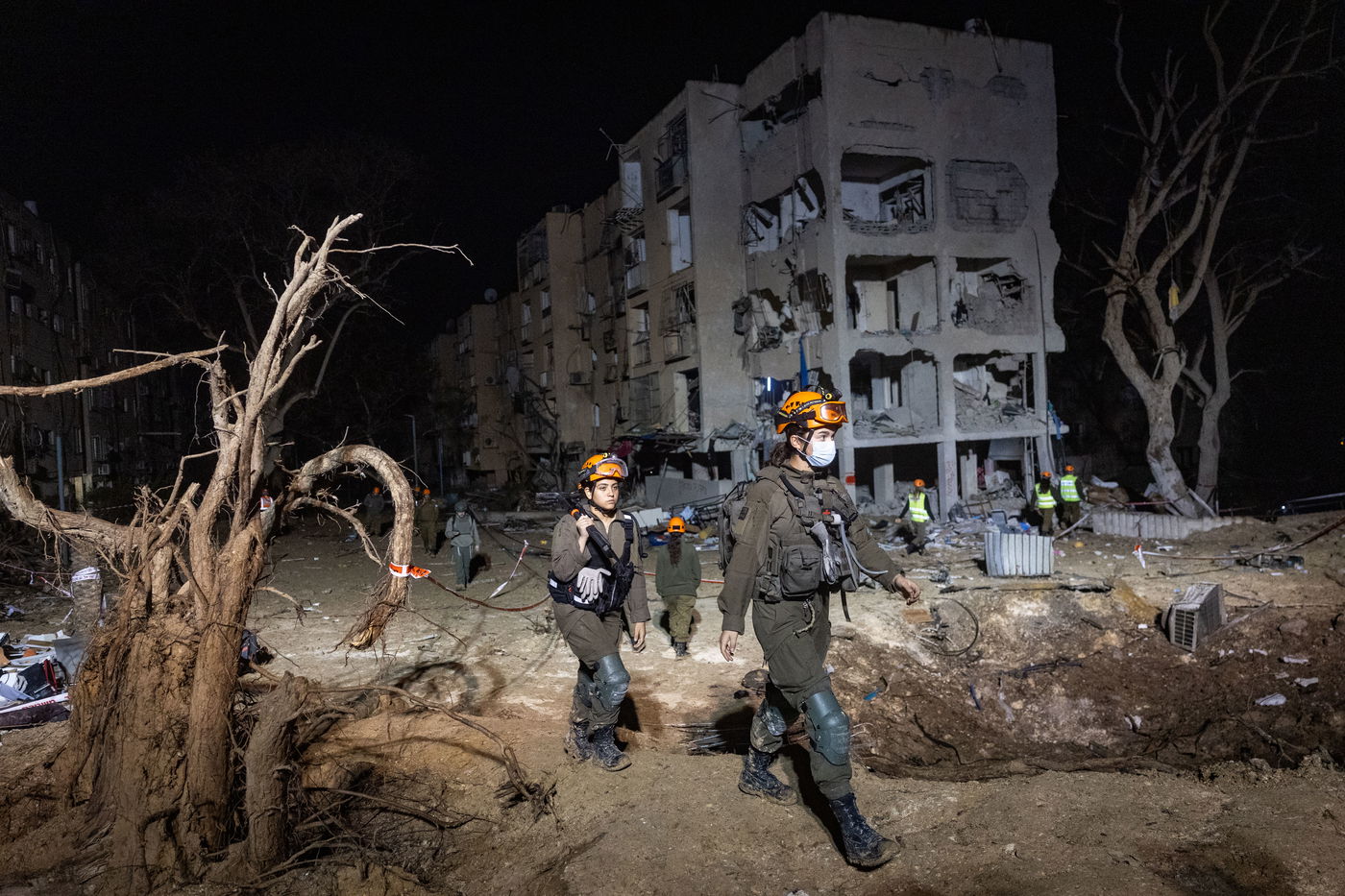 זירת הפגיעה בעיר ערד, ביום ובלילה