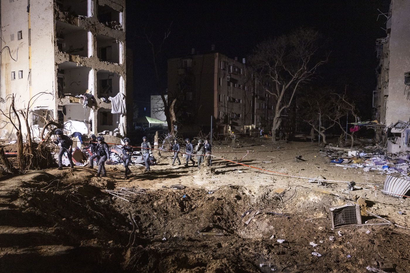 זירת הפגיעה בעיר ערד, ביום ובלילה