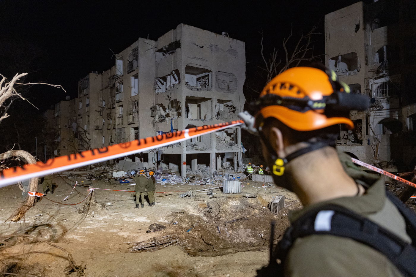 זירת הפגיעה בעיר ערד, ביום ובלילה