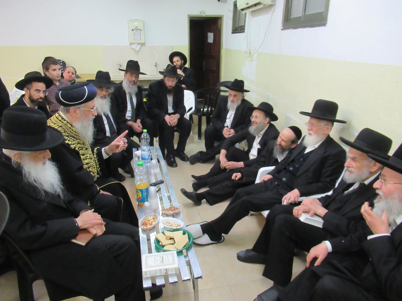 ניחום אבלים אצל הגאון רבי אליהו טופיק