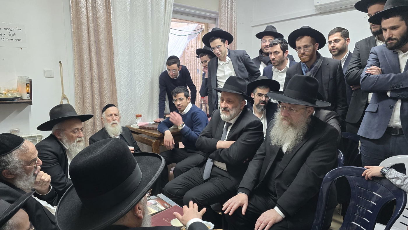 ניחום אבלים אצל הגאון רבי אליהו טופיק